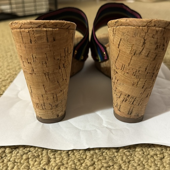 Steven Madden multi-colored wedge platform sandals. - Picture 8 of 8